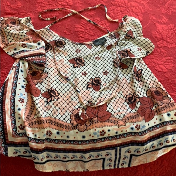 Pre-Own Tops - Picture 3 of 4